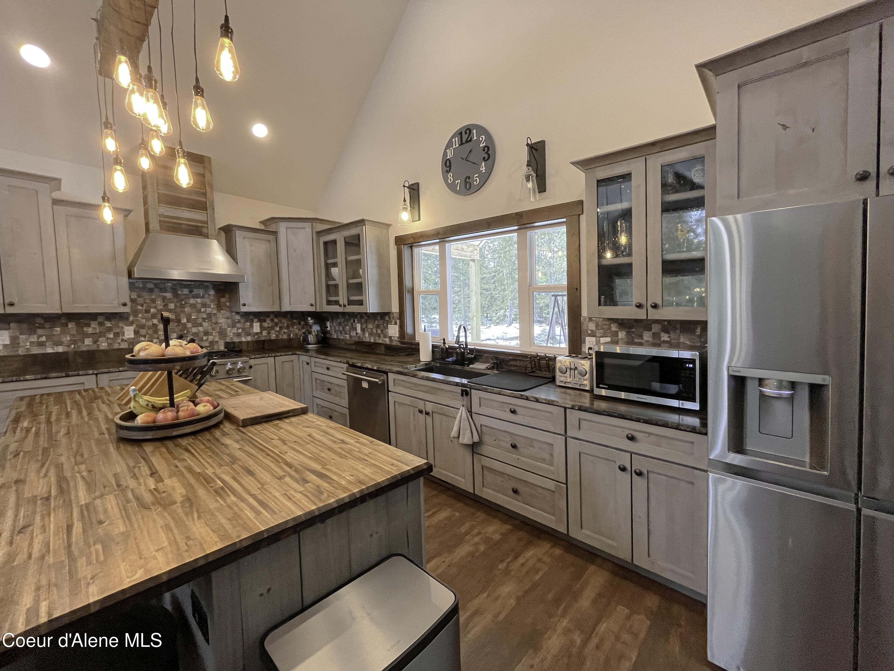 186 Coyote Trail Sandpoint, ID 83864 - Photo 4 of 27 island