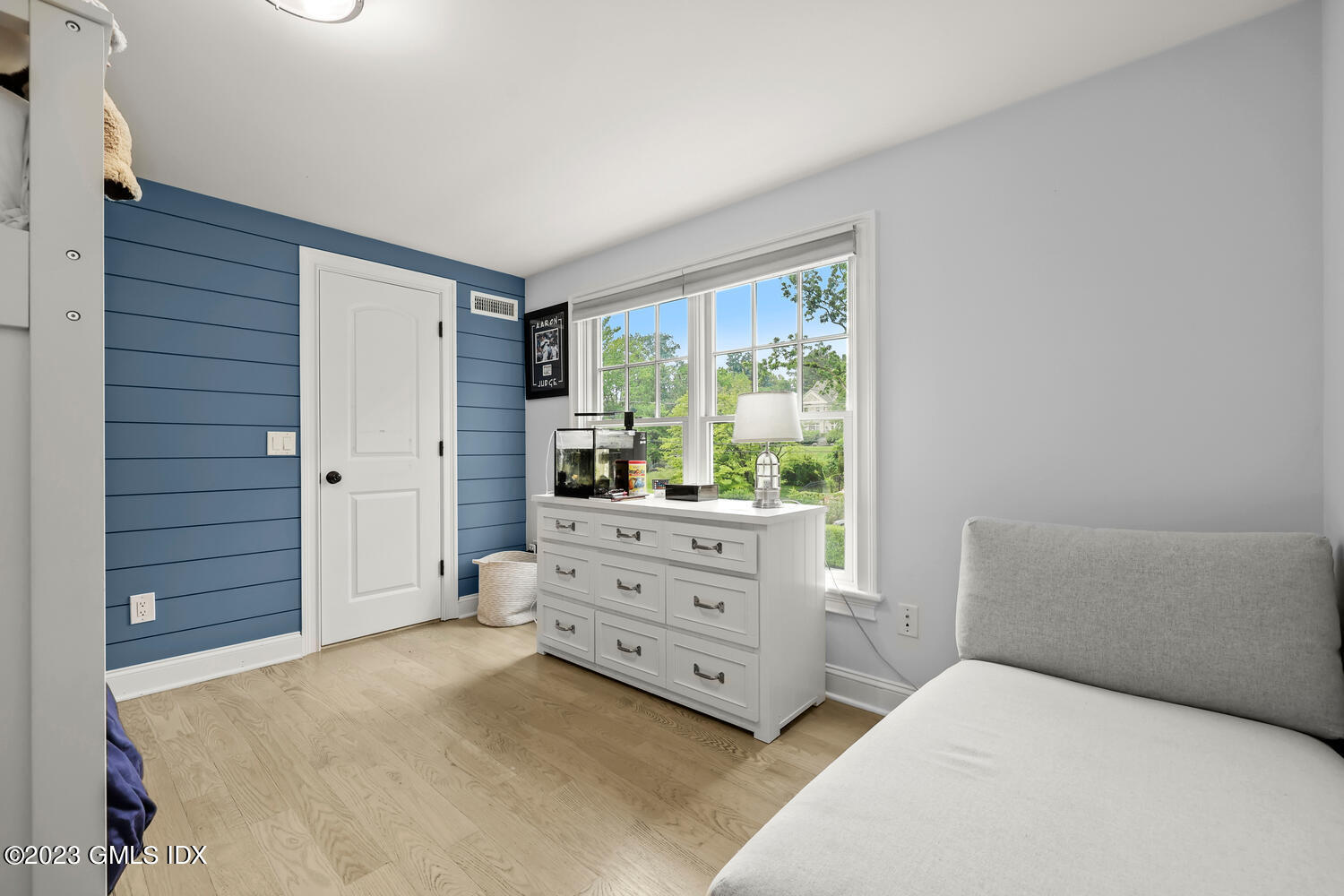26 Twin Lakes Lane Riverside, CT 06878 - Photo 22 of 38 a bed room with a bed and a window