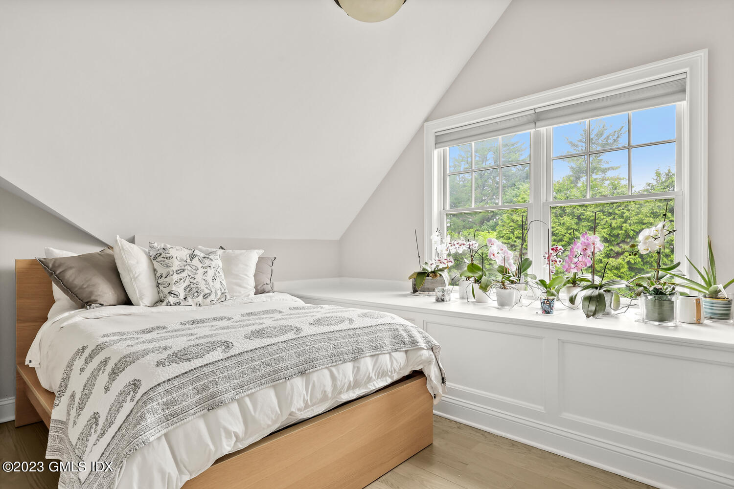 26 Twin Lakes Lane Riverside, CT 06878 - Photo 27 of 38 a bedroom with a bed and window