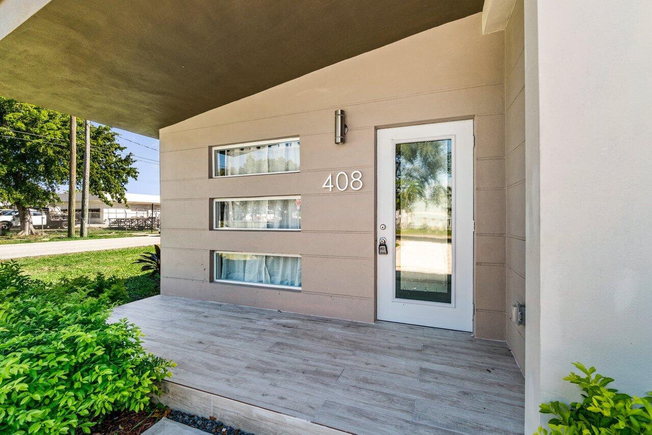 408 Southwest 4th Street Delray Beach, FL 33444 - Photo 5 of 31 a house view with a garden space
