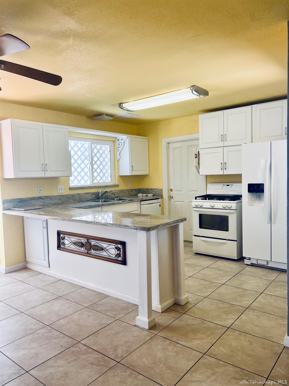 250 Peg Street Ridgecrest, CA 93555 - Photo 4 of 16 Gallery Image 4