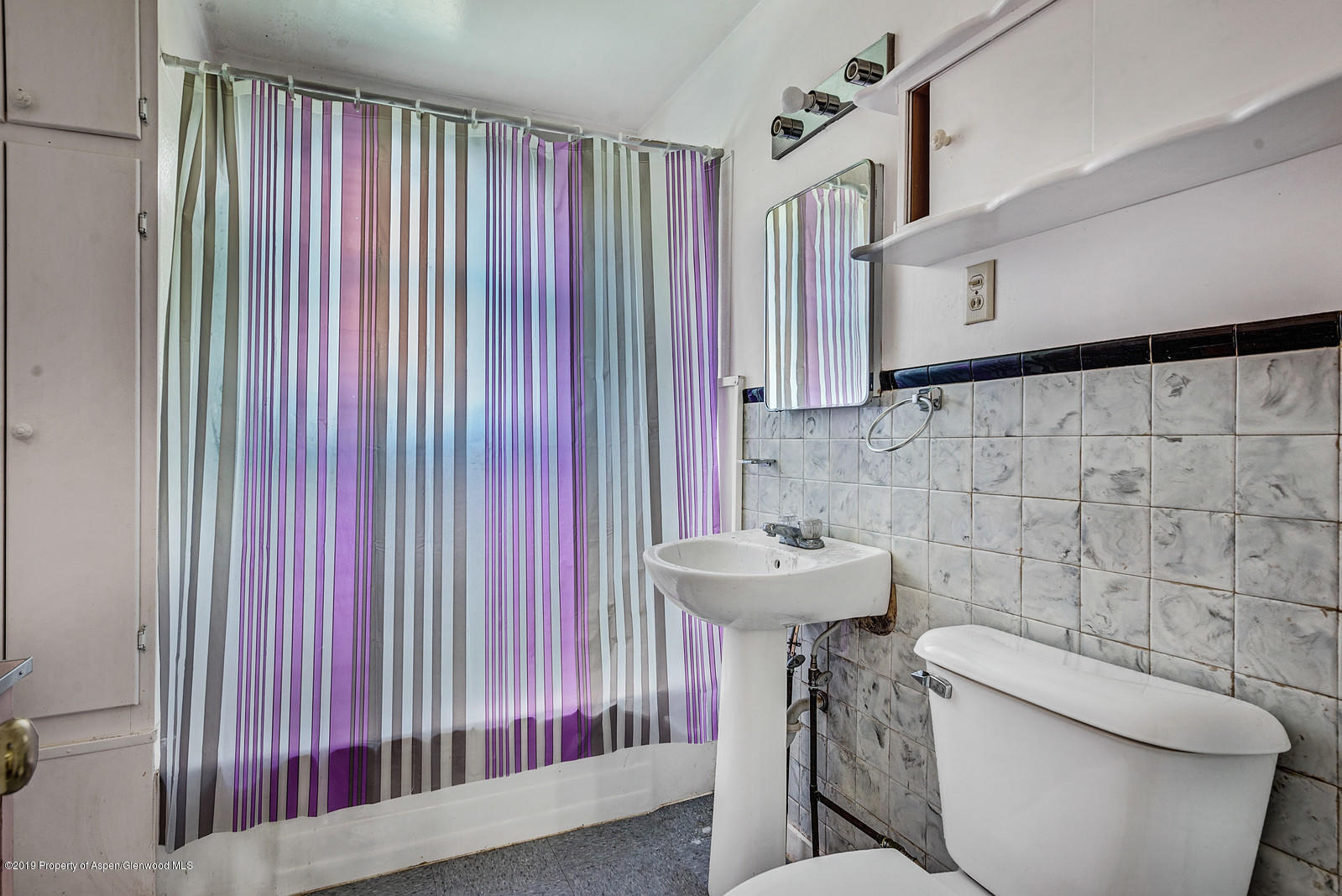 12011 County Road 320 Rifle, CO 81650 - Photo 17 of 17 Bathroom
