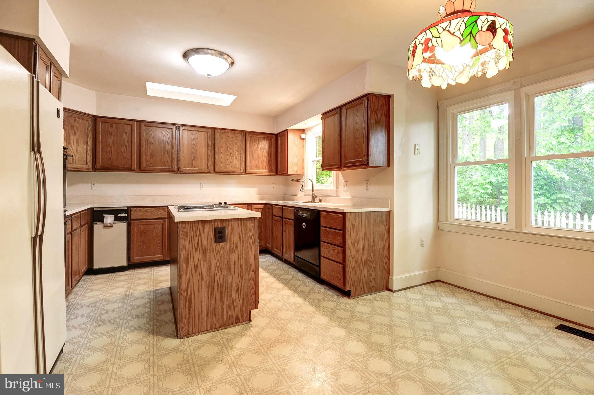 6814 Braddock Road Annandale, VA 22003 - Photo 12 of 68 Kitchen with Breakfast Nook