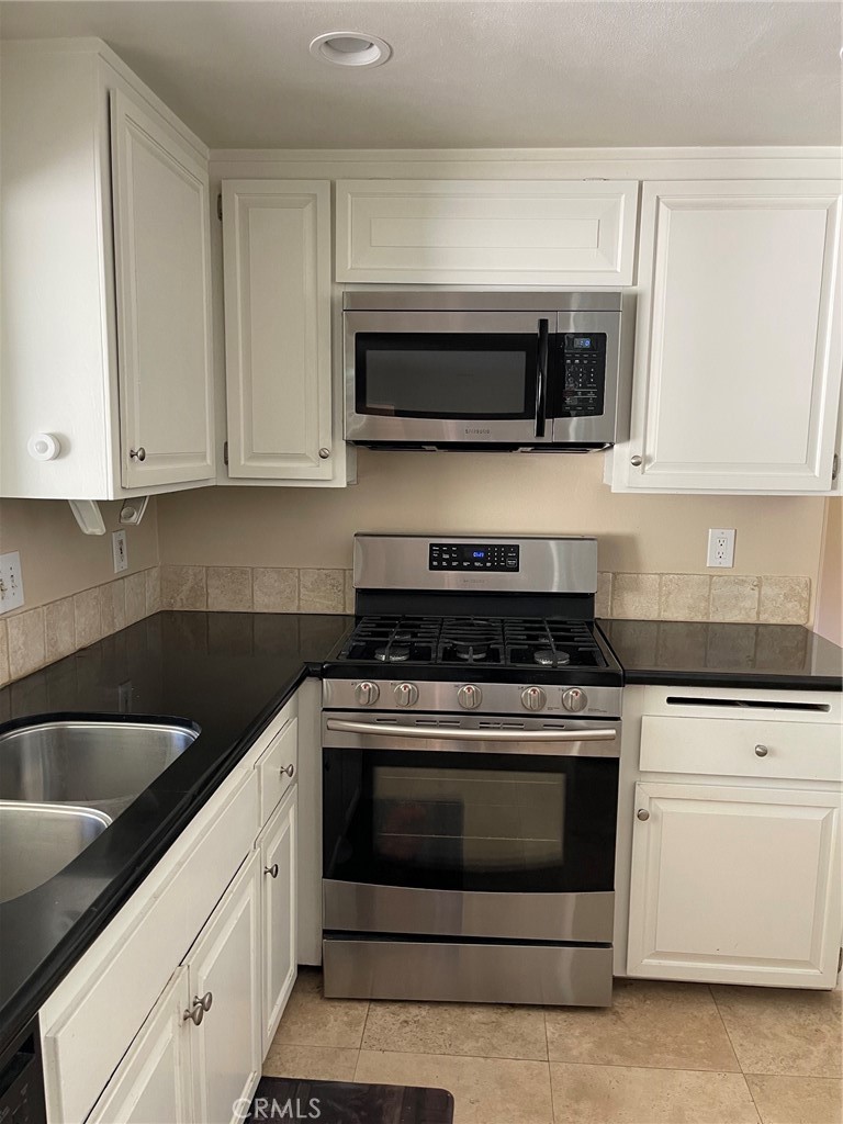 282 Summit Road La Verne, CA 91750 - Photo 6 of 26 kitchen