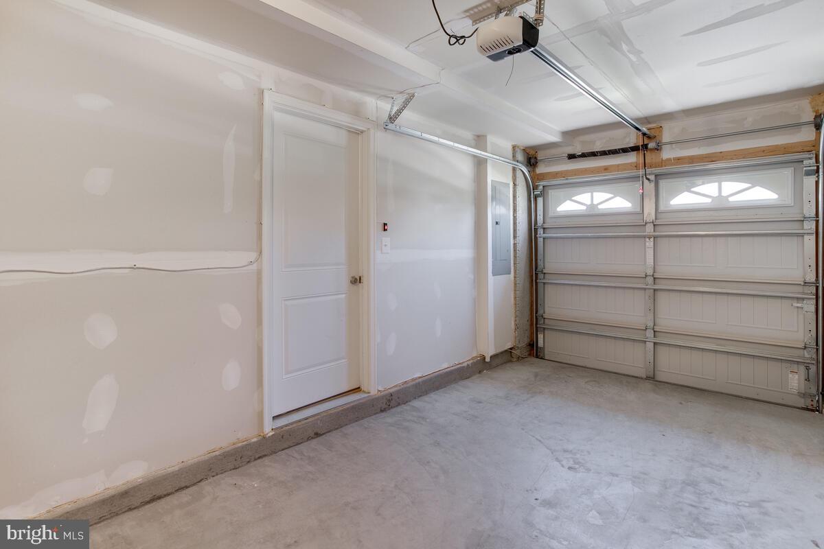 1 Car Garage