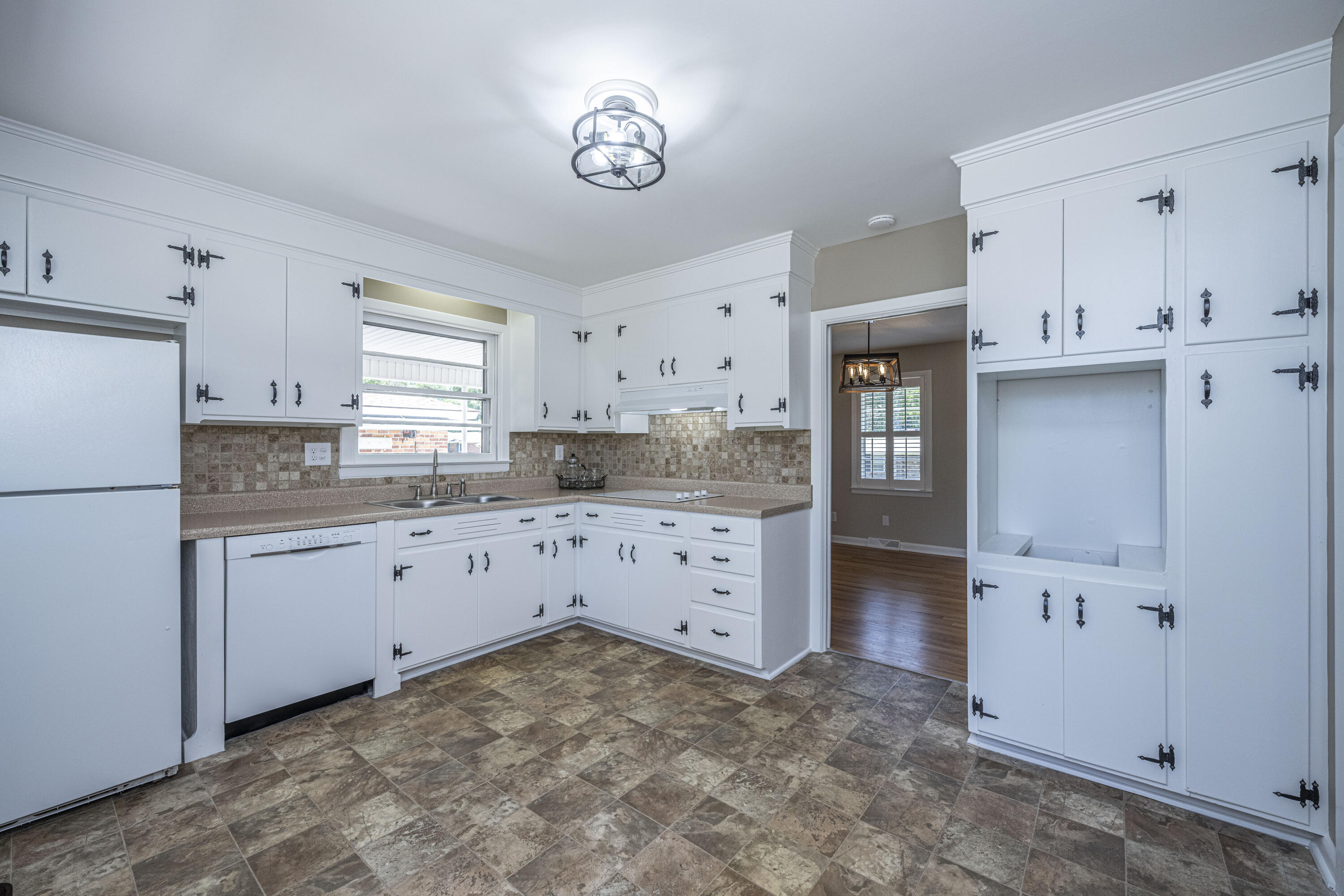 6024 Ridgecrest Avenue Hanahan, SC 29410 - Photo 3 of 35 DSC_0435