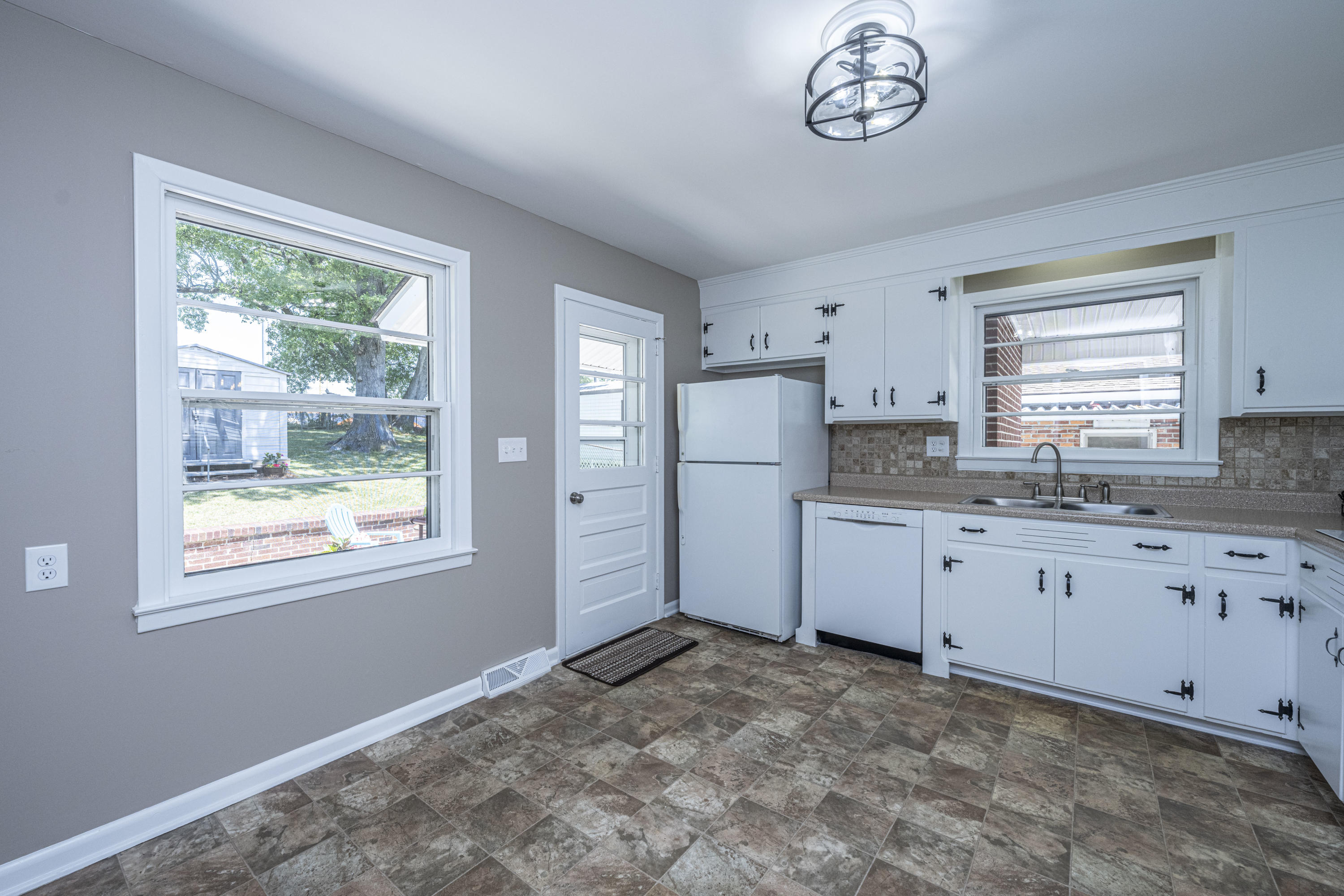 6024 Ridgecrest Avenue Hanahan, SC 29410 - Photo 4 of 35 DSC_0436