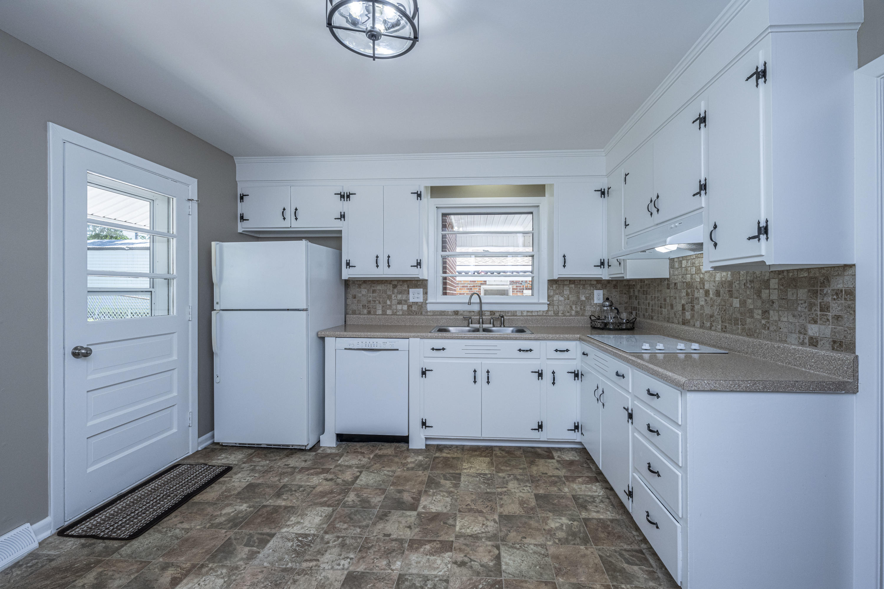 6024 Ridgecrest Avenue Hanahan, SC 29410 - Photo 10 of 35 DSC_0437