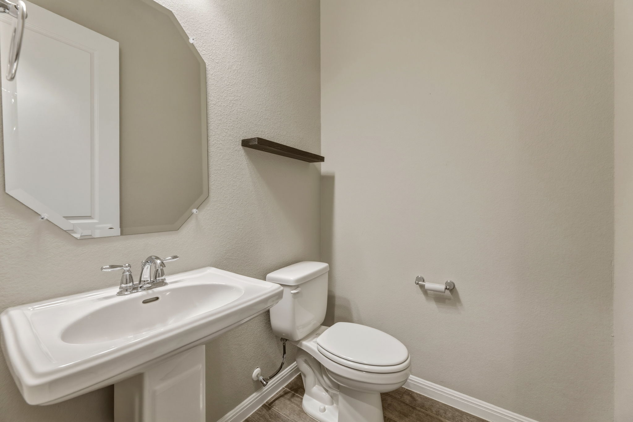 1015 Vista View Drive, Unit 2102 Georgetown, TX 78626 - Photo 15 of 40 a bathroom with a sink and a toilet