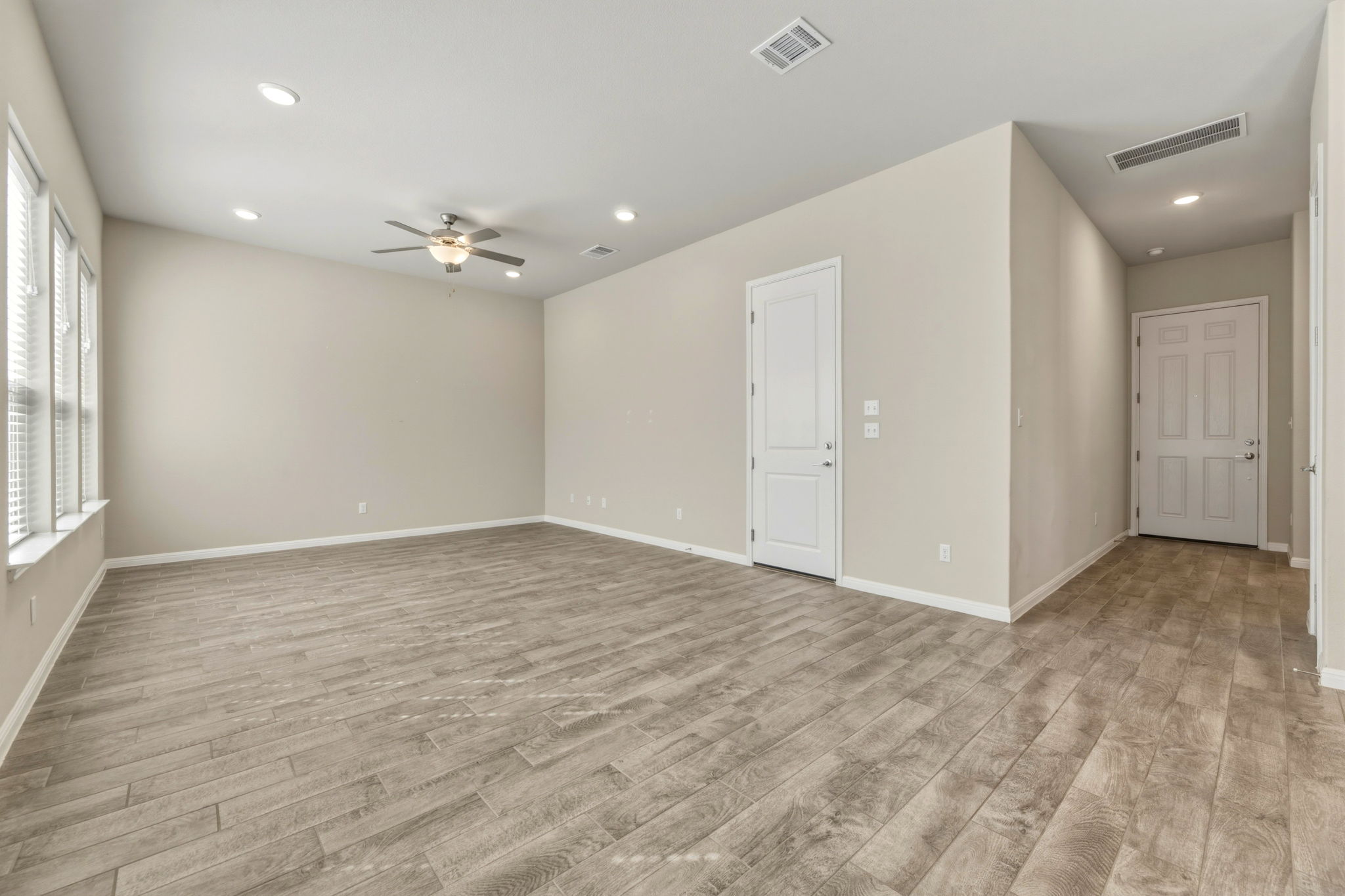 1015 Vista View Drive, Unit 2102 Georgetown, TX 78626 - Photo 10 of 40 an empty room with fan and a ceiling fan
