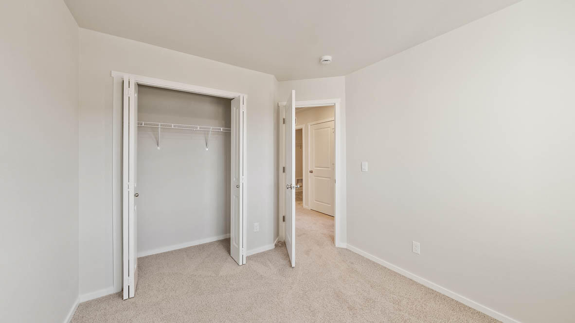 62743 Eagle Road Bend, OR 97701 - Photo 21 of 24 021 bedroom