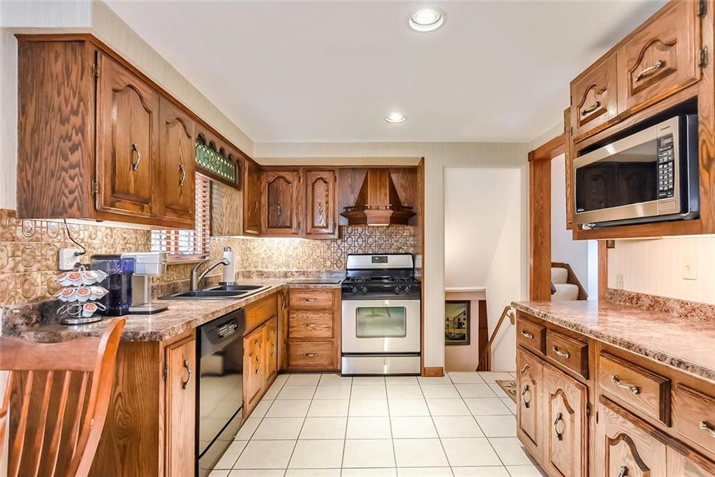 6518 Springvale Drive Pittsburgh, PA 15236 - Photo 2 of 19 Gallery Image 2