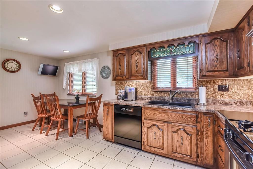6518 Springvale Drive Pittsburgh, PA 15236 - Photo 3 of 19 Gallery Image 3