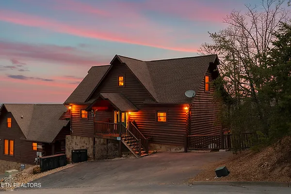 $905,000 | 1551 Bears Den Way, Sevierville, TN 37862