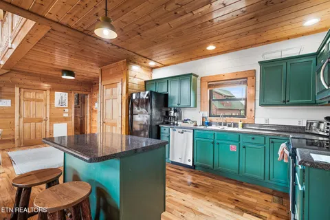 $905,000 | 1551 Bears Den Way, Sevierville, TN 37862