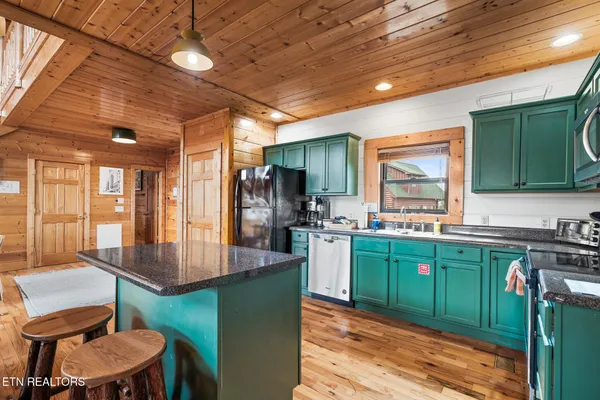 $905,000 | 1551 Bears Den Way, Sevierville, TN 37862