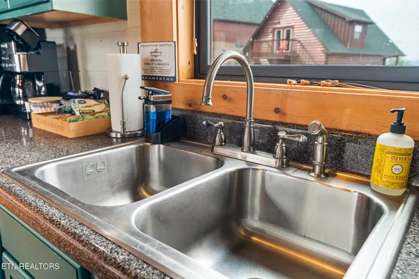 $905,000 | 1551 Bears Den Way, Sevierville, TN 37862