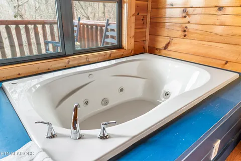 $905,000 | 1551 Bears Den Way, Sevierville, TN 37862