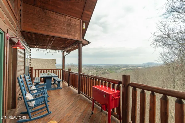 $905,000 | 1551 Bears Den Way, Sevierville, TN 37862