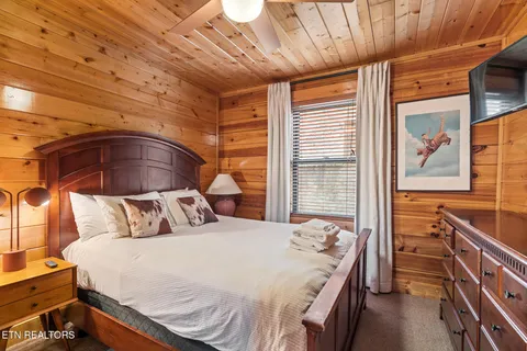 $905,000 | 1551 Bears Den Way, Sevierville, TN 37862