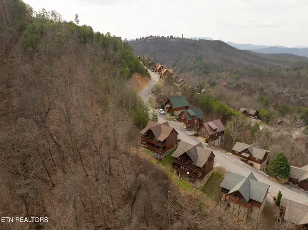 $905,000 | 1551 Bears Den Way, Sevierville, TN 37862