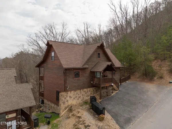 $905,000 | 1551 Bears Den Way, Sevierville, TN 37862