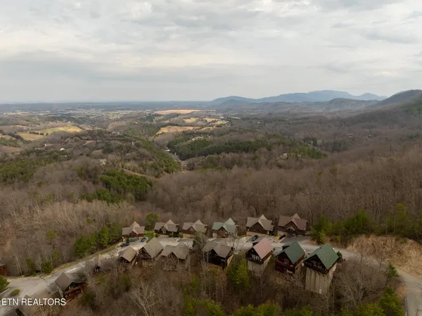 $905,000 | 1551 Bears Den Way, Sevierville, TN 37862