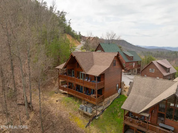 $905,000 | 1551 Bears Den Way, Sevierville, TN 37862