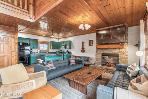 $905,000 | 1551 Bears Den Way, Sevierville, TN 37862