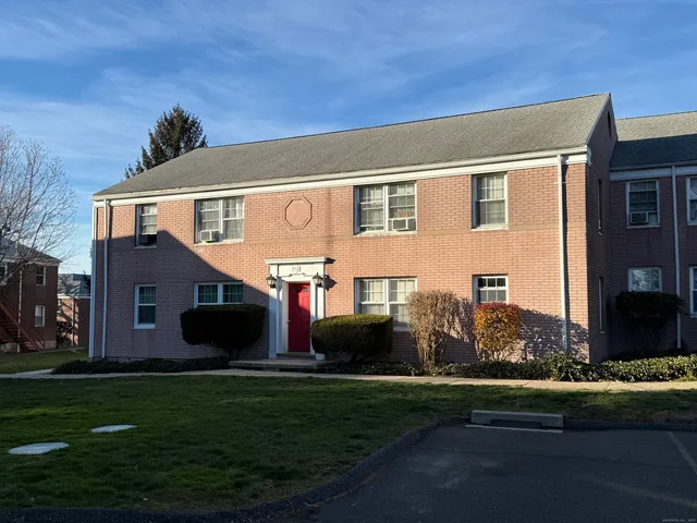$2,500 | 1084 East Main Street, Unit 3, Stamford, CT 06902