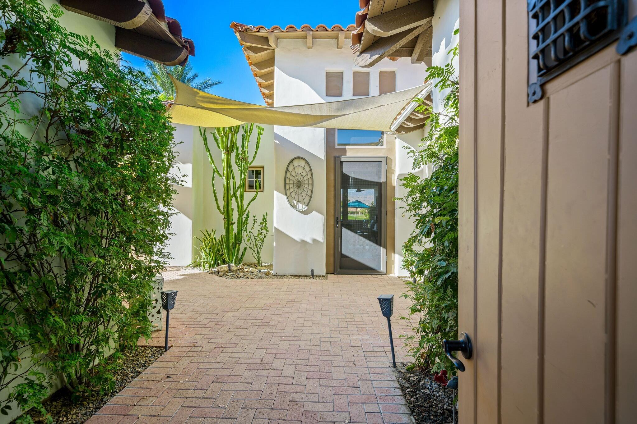 220 Loch Lomond Road Rancho Mirage, CA 92270 - Photo 14 of 69 14-web-or-mls-JG_Lomond_OPMG_0824_014