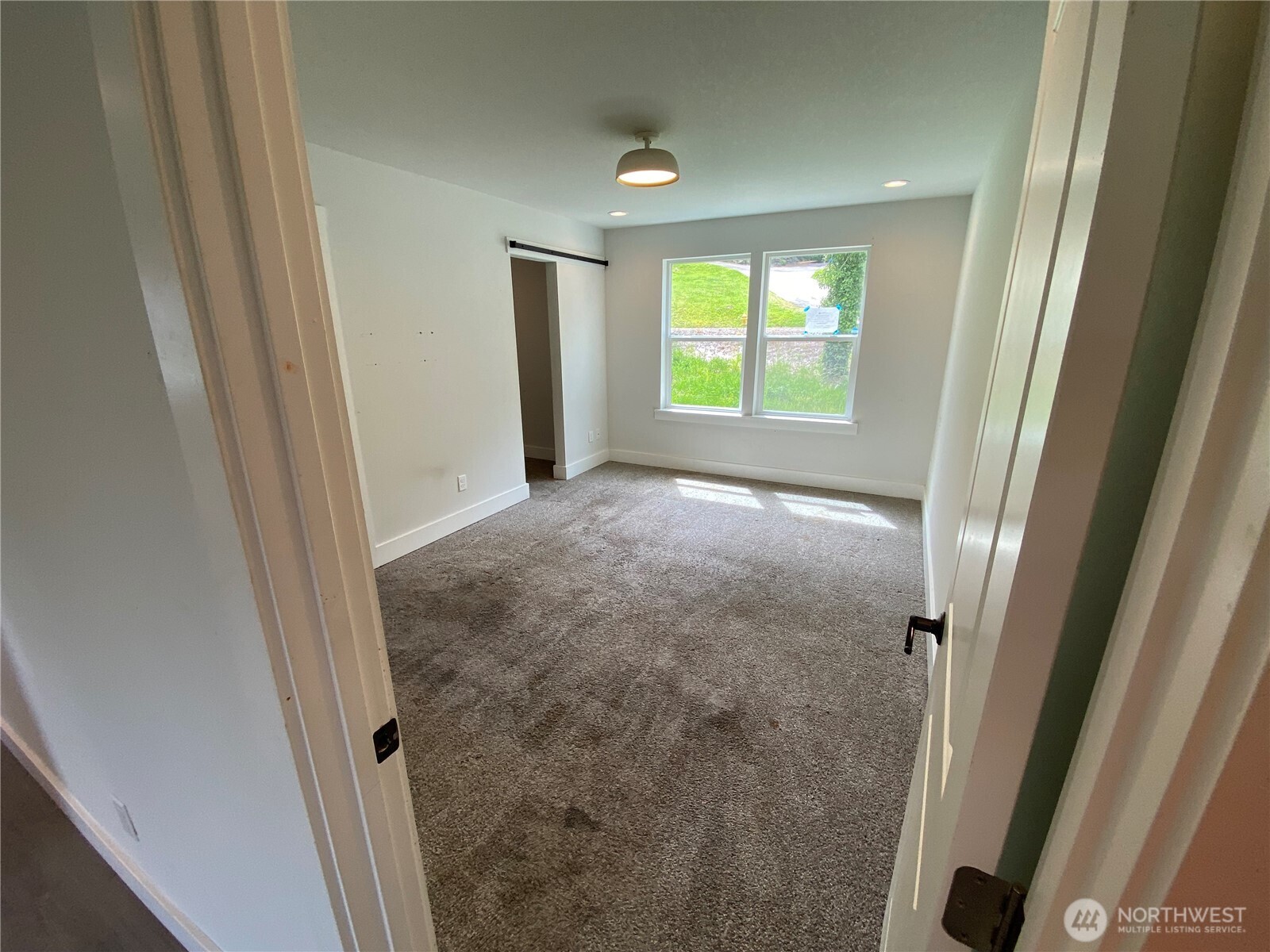 118 Timberline Drive Castle Rock, WA 98611 - Photo 12 of 23 a view of entryway with window and hardwood floor