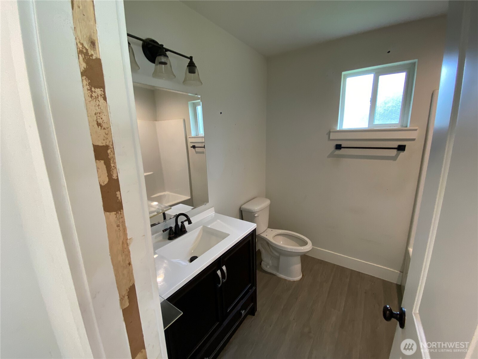 118 Timberline Drive Castle Rock, WA 98611 - Photo 14 of 23 a bathroom with a sink a toilet a mirror and shower