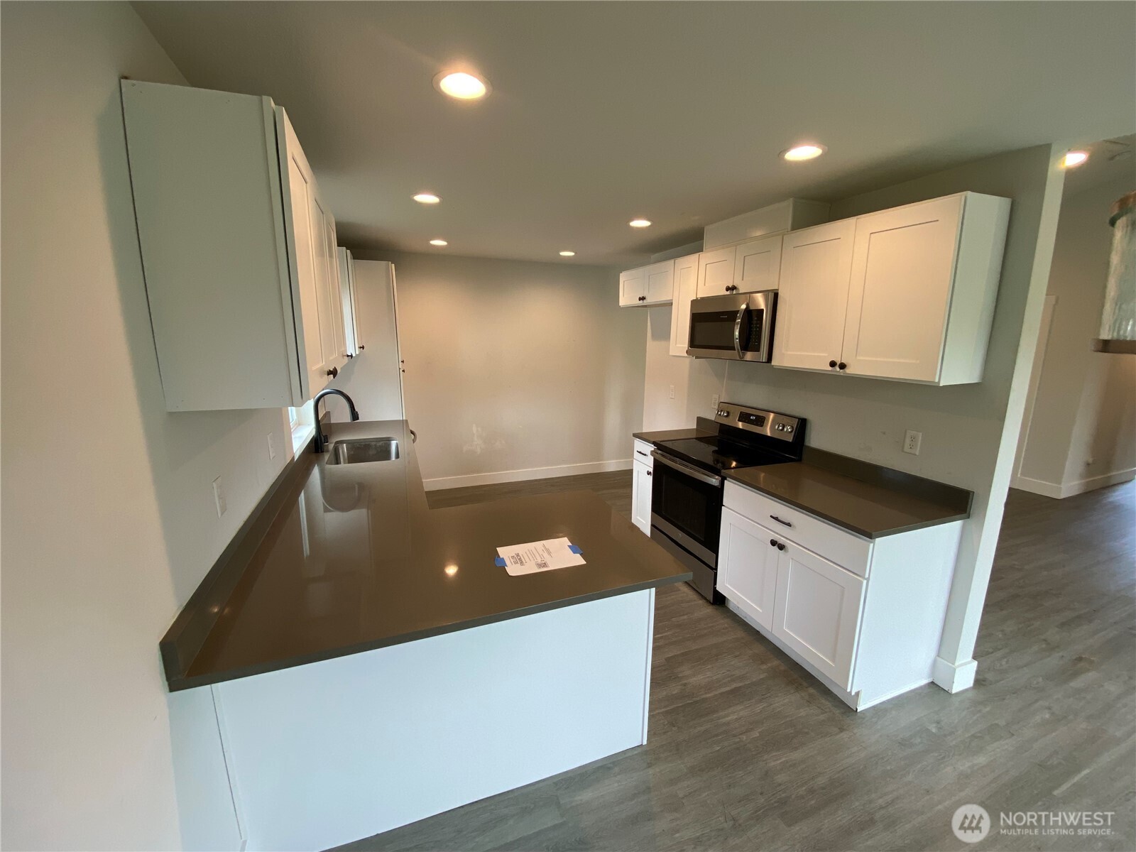 118 Timberline Drive Castle Rock, WA 98611 - Photo 18 of 23 a kitchen with stainless steel appliances granite countertop a sink a stove and a refrigerator