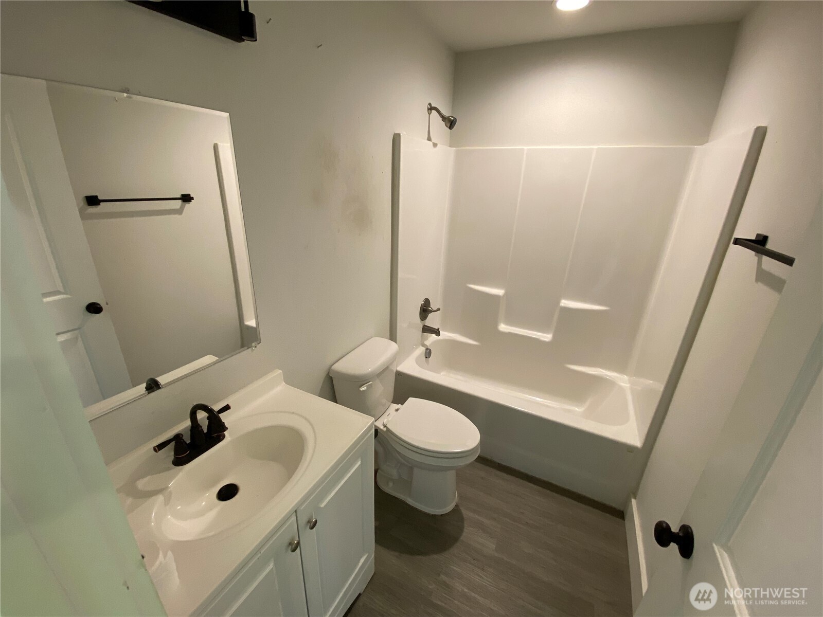 118 Timberline Drive Castle Rock, WA 98611 - Photo 21 of 23 a bathroom with a sink and mirror with toilet