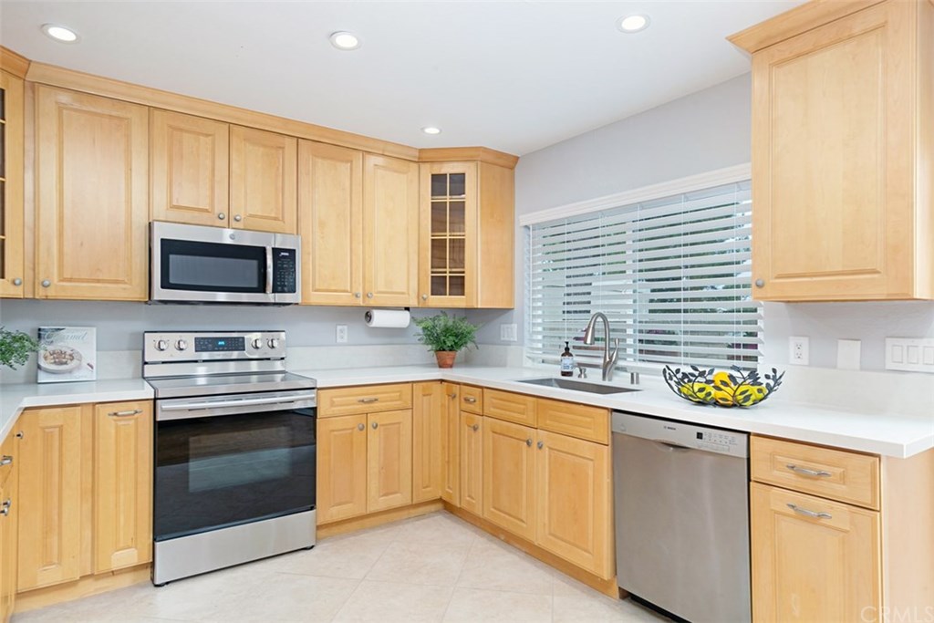 24 Silverwood, Unit 13 Irvine, CA 92604 - Photo 13 of 31