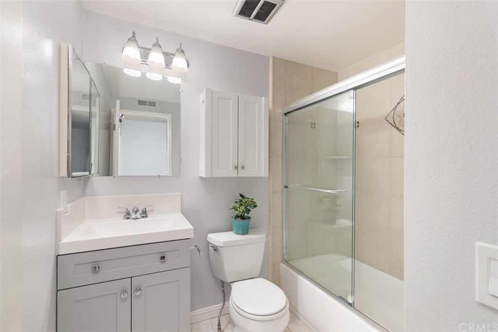 24 Silverwood, Unit 13 Irvine, CA 92604 - Photo 19 of 31