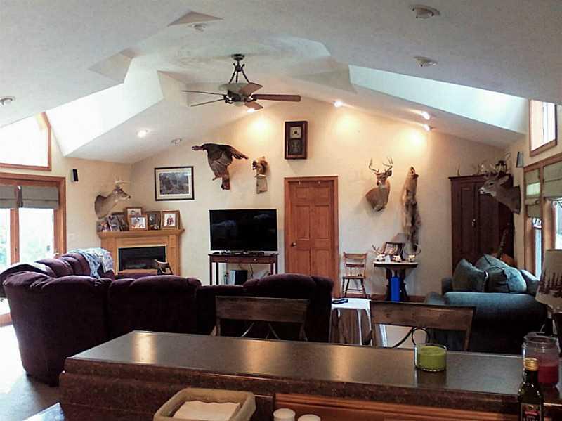 1847 Keysertown Road Somerset, PA 15501 - Photo 8 of 25 Living Room.