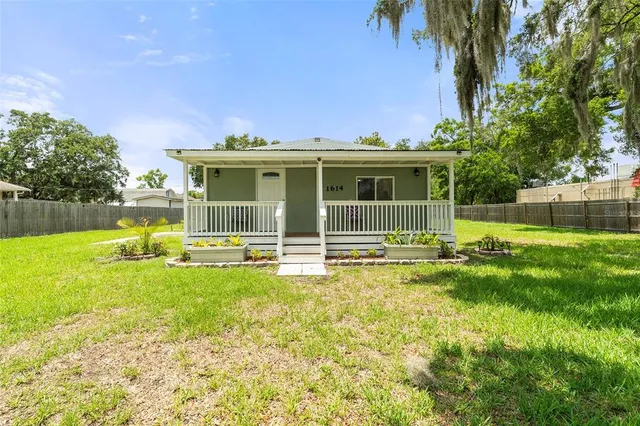 a view of a house with a backyard