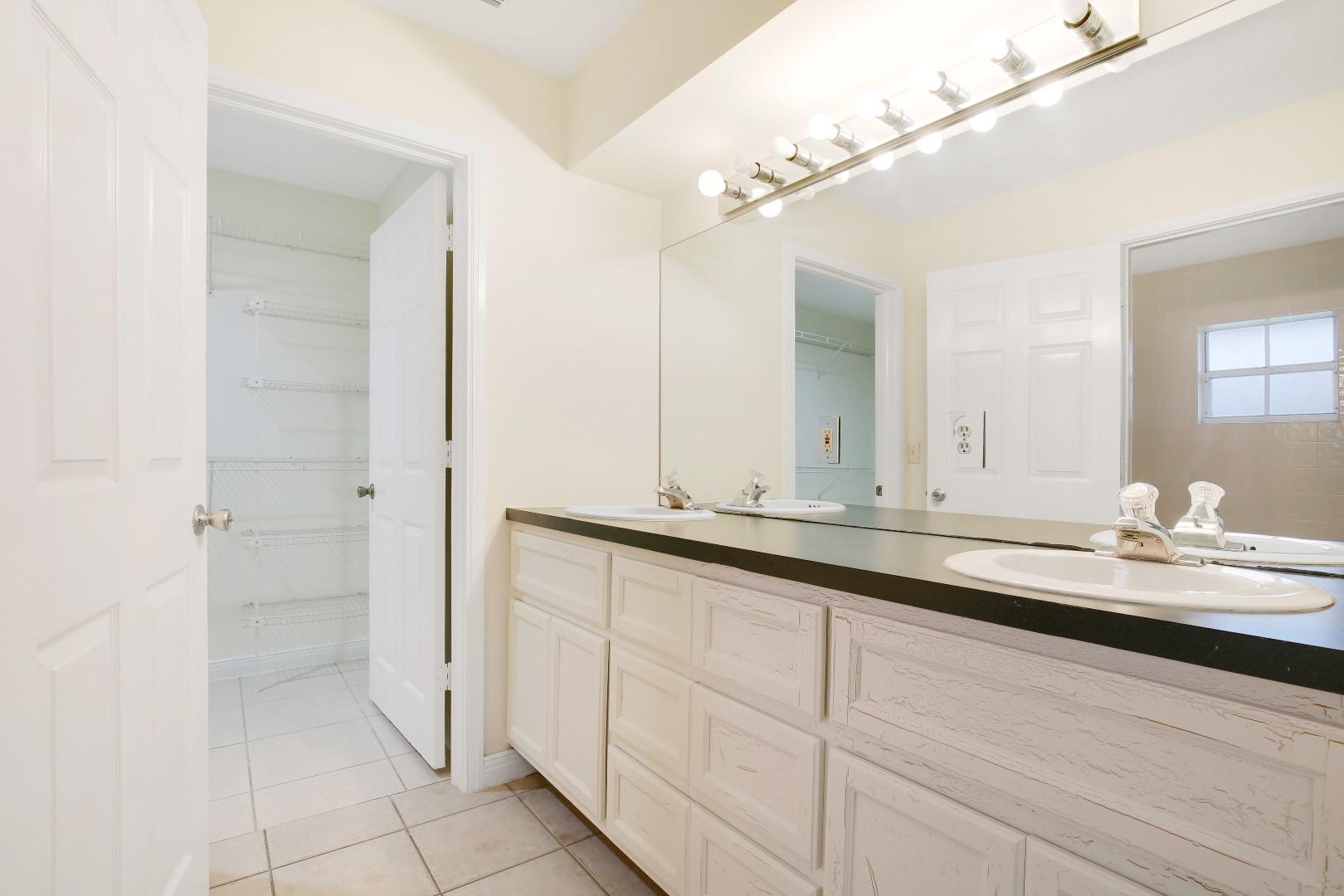 1236 Block Island Road Wellington, FL 33414 - Photo 11 of 20 Bathroom