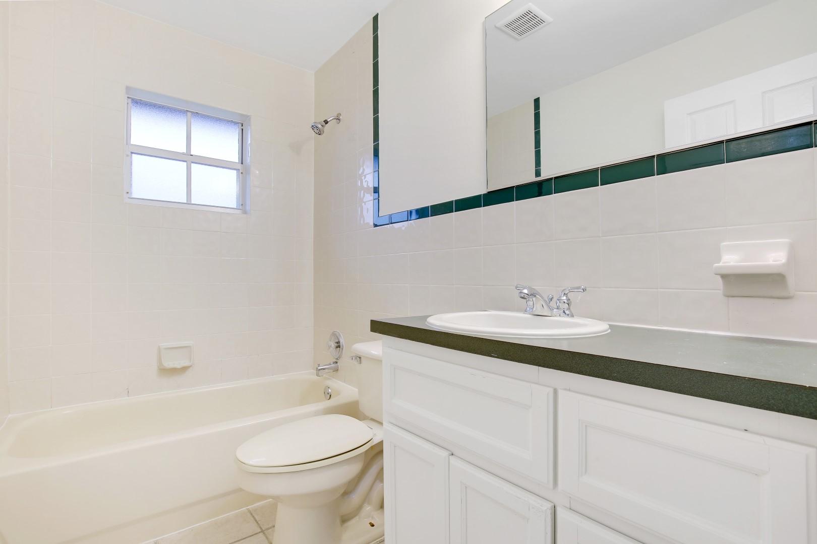 1236 Block Island Road Wellington, FL 33414 - Photo 14 of 20 Bathroom