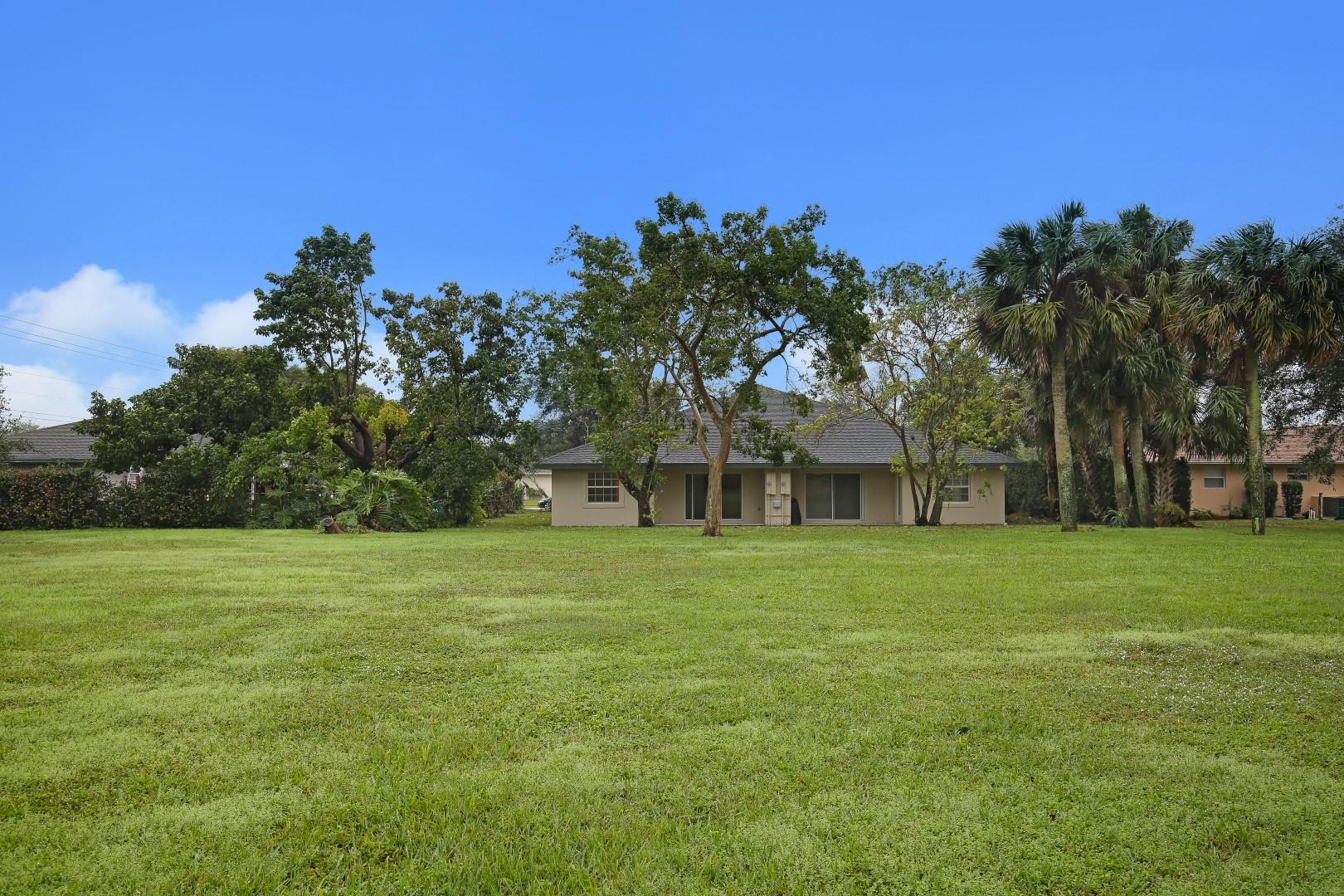 1236 Block Island Road Wellington, FL 33414 - Photo 20 of 20 Yard
