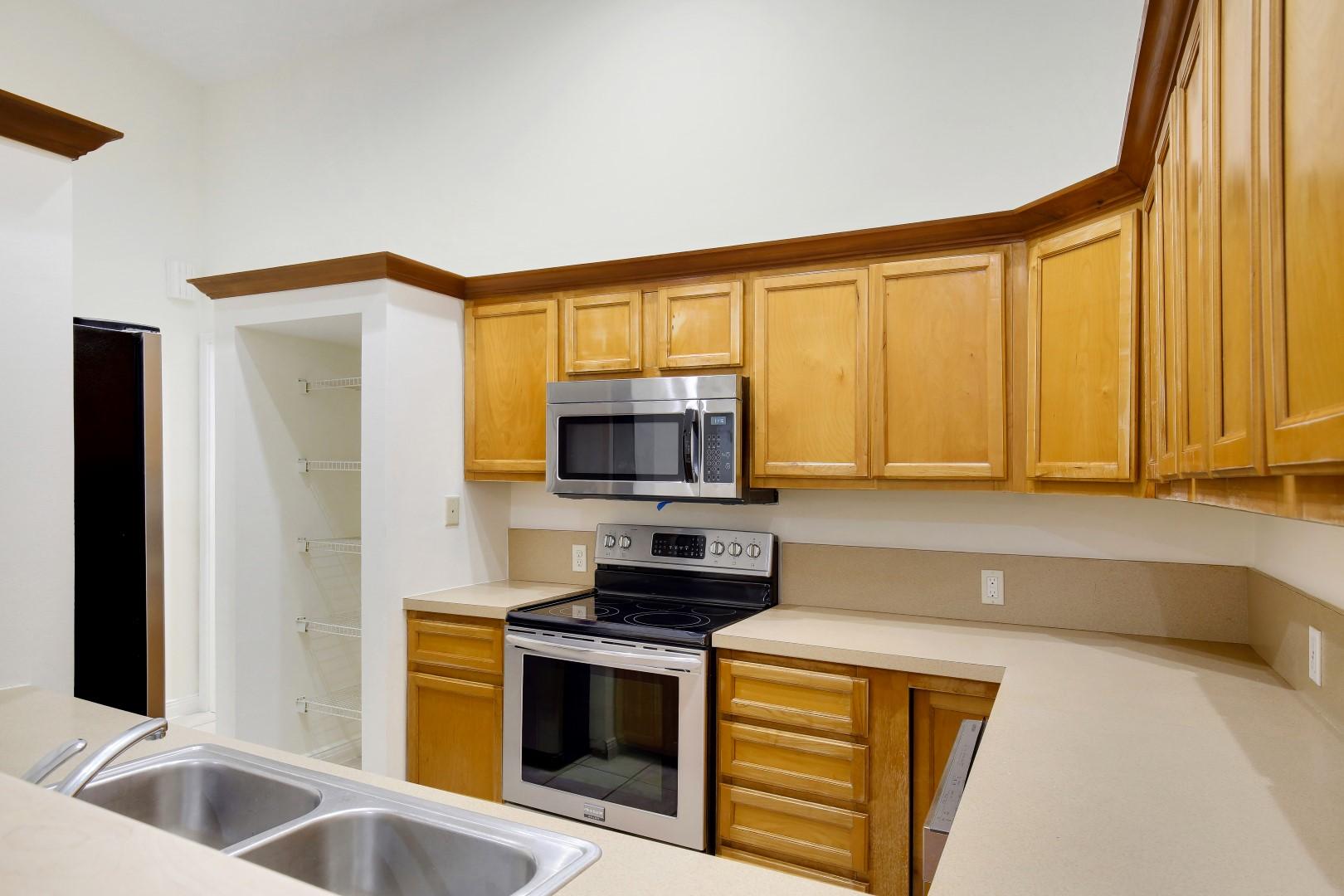 1236 Block Island Road Wellington, FL 33414 - Photo 6 of 20 Kitchen