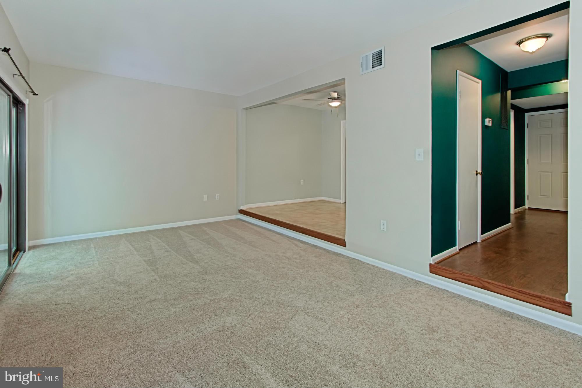 2455 Pyrenees Court Reston, VA 20191 - Photo 7 of 30 Living Room