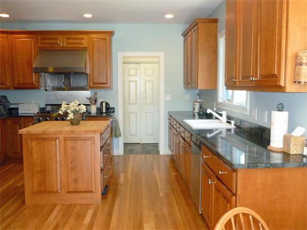 39 York Road Wayland, MA 01778 - Photo 4 of 10 Gallery Image 4