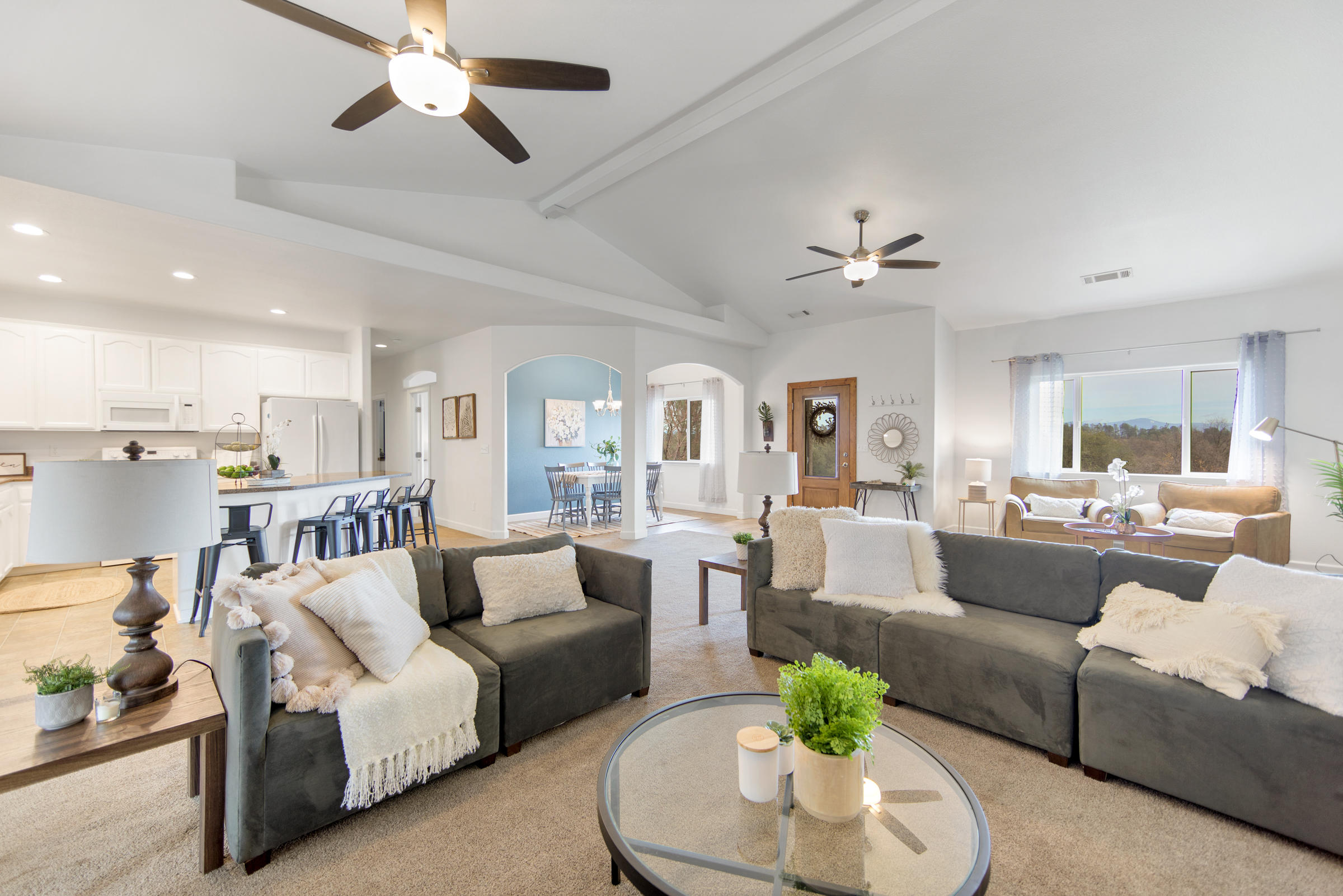 10034 Harley Leighton Road Redding, CA 96003 - Photo 54 of 103 Enormous Living Room