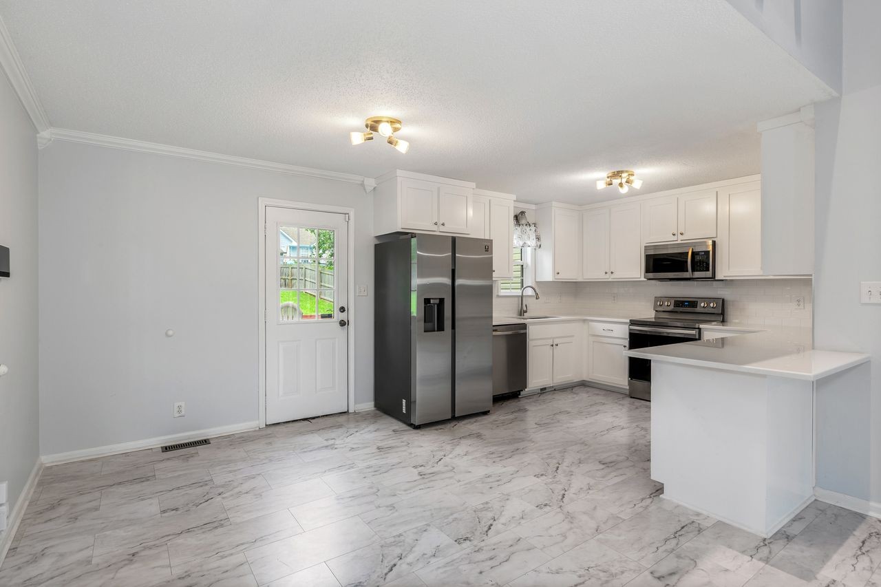 1721 Hazelwood Road Clarksville, TN 37042 - Photo 7 of 25