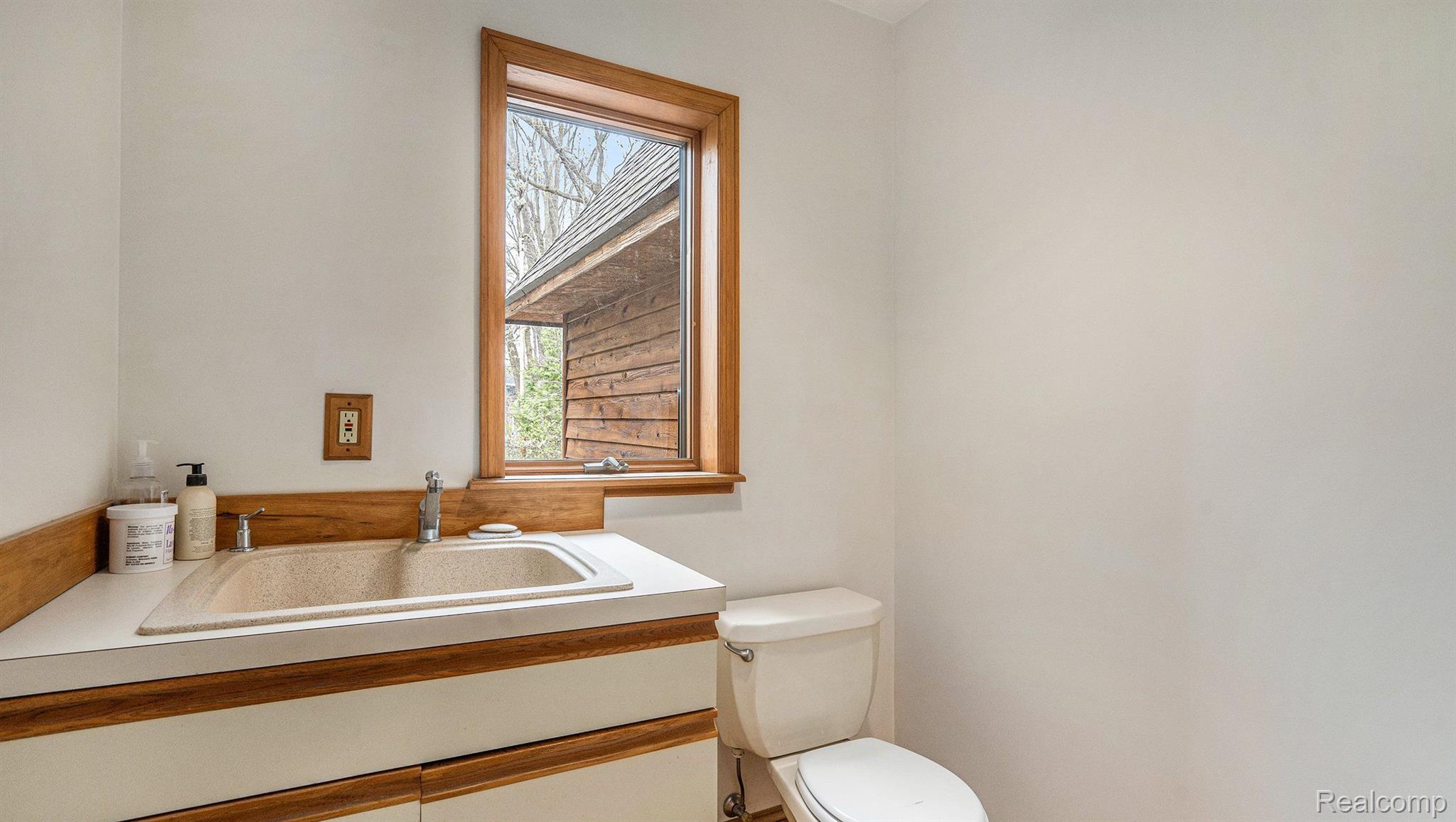 9133 Coldwater Road Flushing, MI 48433 - Photo 23 of 59 Gallery Image 23