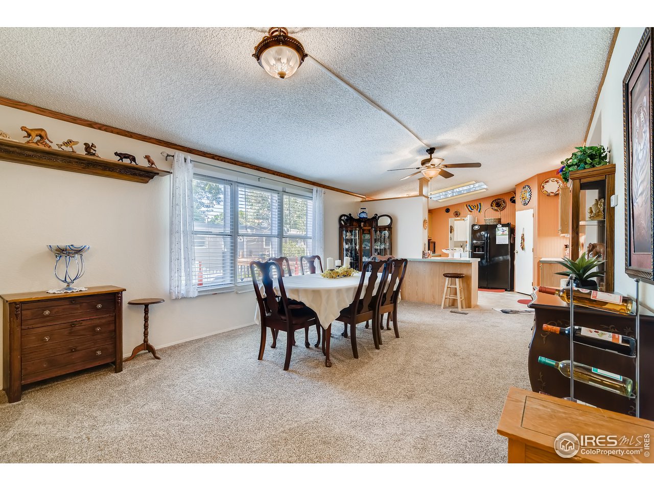 Room to host plenty around the table