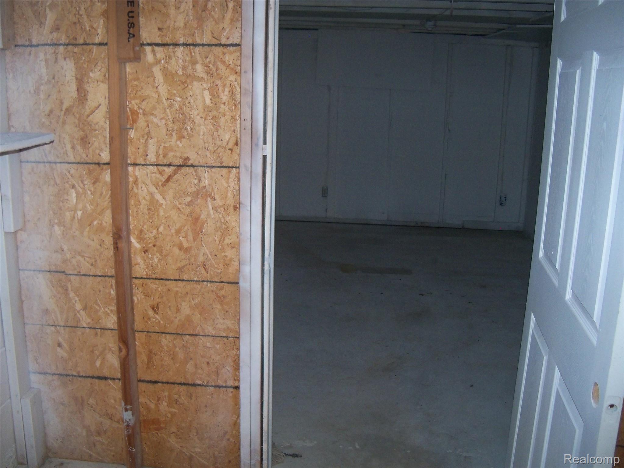 413 Hemphill Road Flint, MI 48507 - Photo 18 of 21 100_5473.JPG